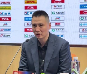png电子官网卢伟谈与洛夫顿交流：他是比较懂事的小孩 马上意识到自己的错误