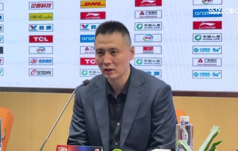 png电子官网卢伟谈与洛夫顿交流：他是比较懂事的小孩 马上意识到自己的错误