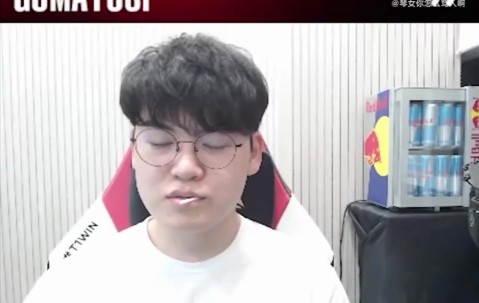 png电子网站Gumayusi：打职业前，我曾经考虑过比赛时永远叼着棒棒糖打游戏