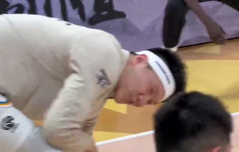 png电子网站和兄弟一起战斗！雷蒙和奥莫特戴着“WE ARE FANBO”专属发带