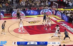 png电子冲突来了💥！焦海龙抢篮板被张皓嘉推倒 暴起与后者理论被吹T