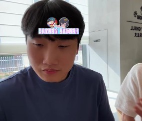 png电子平台Doinb：韩国职业选手休赛期都玩星际 我如果玩应该也能打得不错