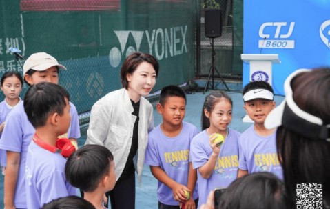 “郑洁杯”青少年网球巡回赛来了，首站深圳福田