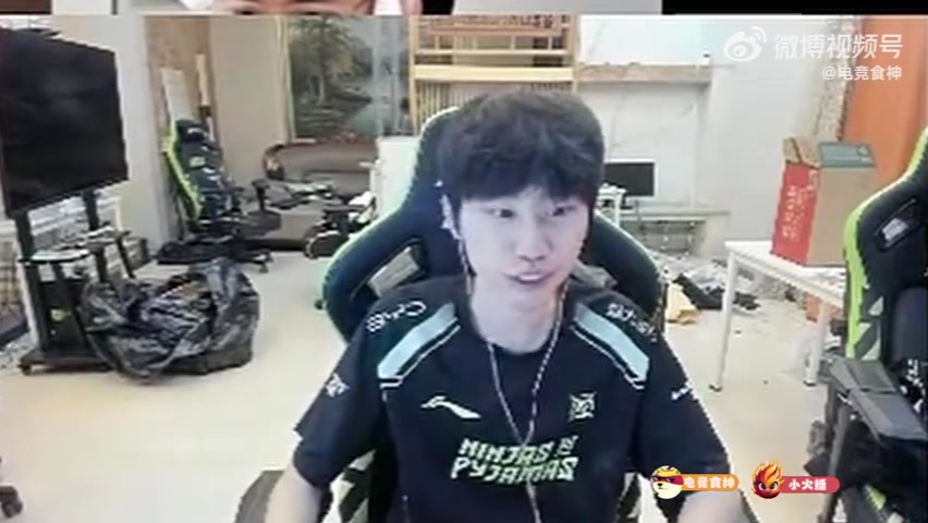 png电子平台Doinb：对职业选手来说练英雄是第一，而不是排位分第一