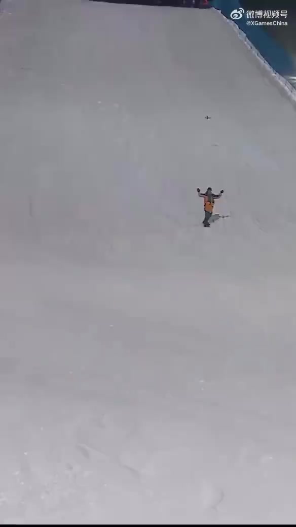png电子网站早日康复❤️中国21岁单板滑雪小将王梓阳摔到U型槽上，现已无碍