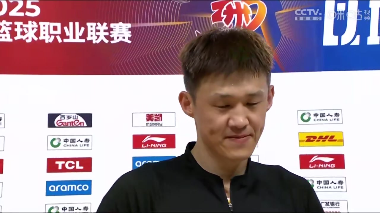 png电子官网周鹏：客场比赛没有家底能掉以轻心 今天球队从开局就做得非常好