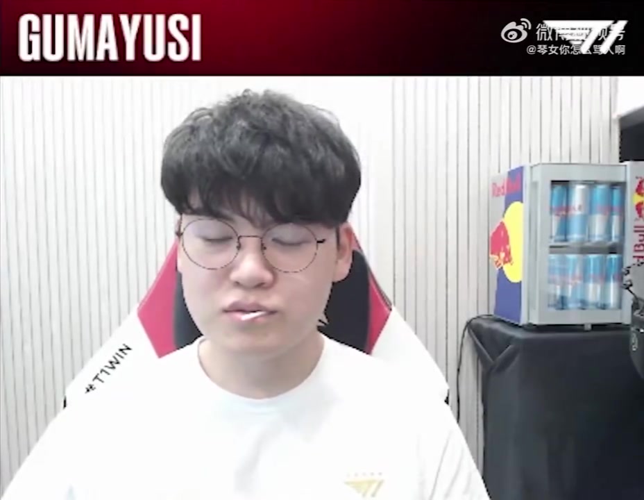 png电子网站Gumayusi：打职业前，我曾经考虑过比赛时永远叼着棒棒糖打游戏