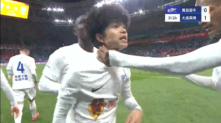 png电子官网半场-吕焯毅远射破门 大连英博暂1-0青岛海牛