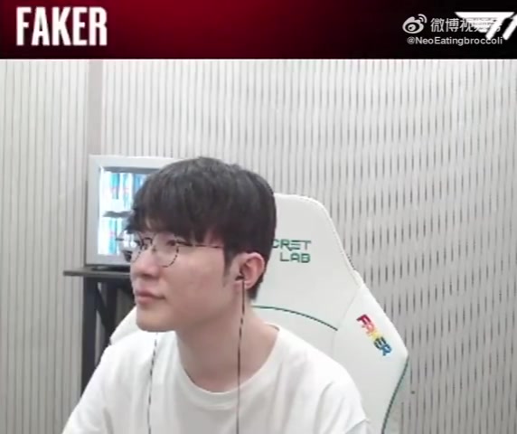 png电子Faker感谢粉丝祝福：谢谢 托大家的福 心里暖暖的呢