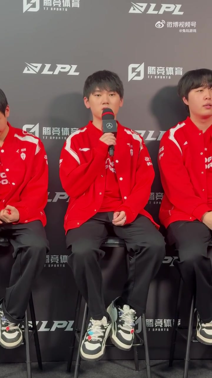 png电子官网贴吧网友热议JKL赛后采访手抖：这心态难怪先锋赛打成这B样