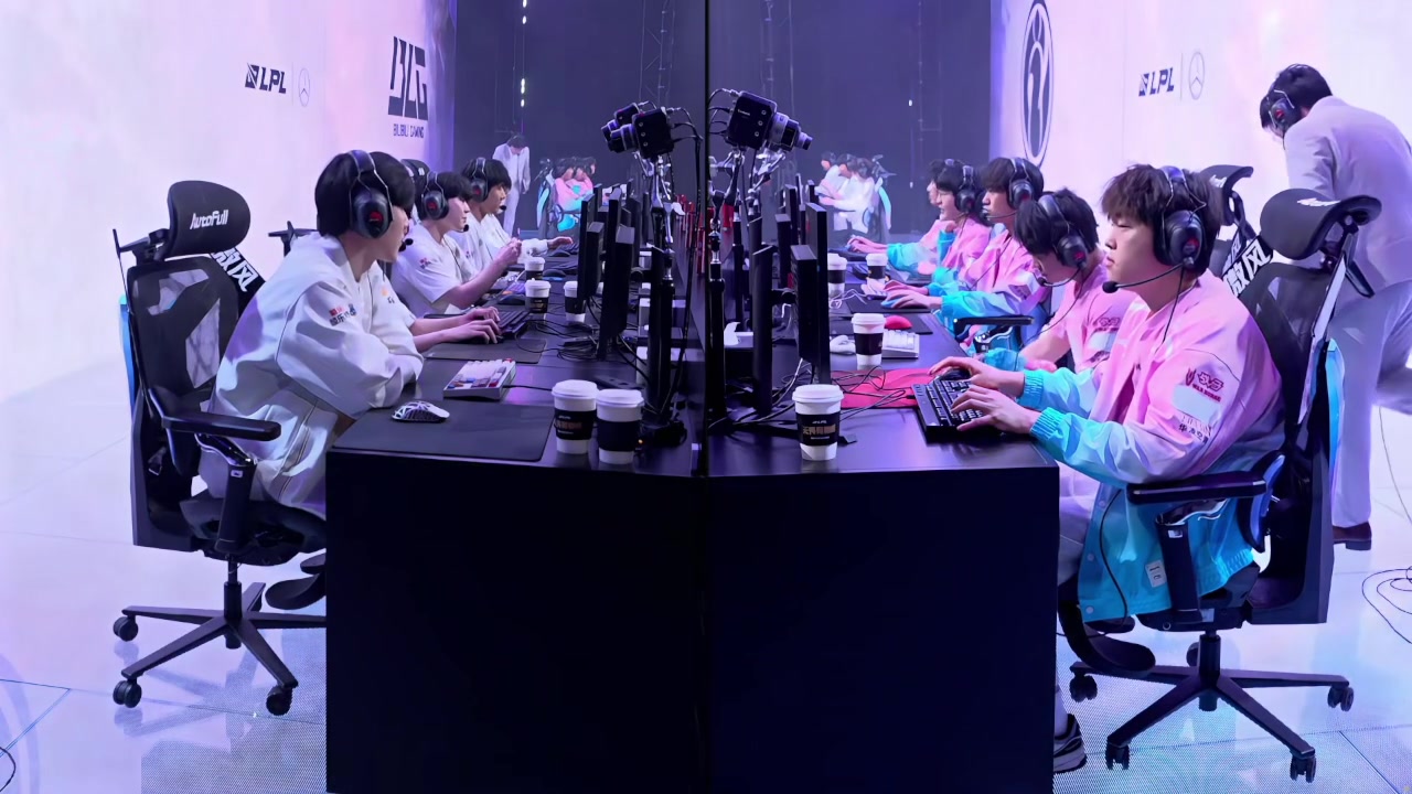 png电子ON的Solo有这么强？！TheShy与ON展开EZ对决 ON两次单杀 BLG最终选择蓝色方