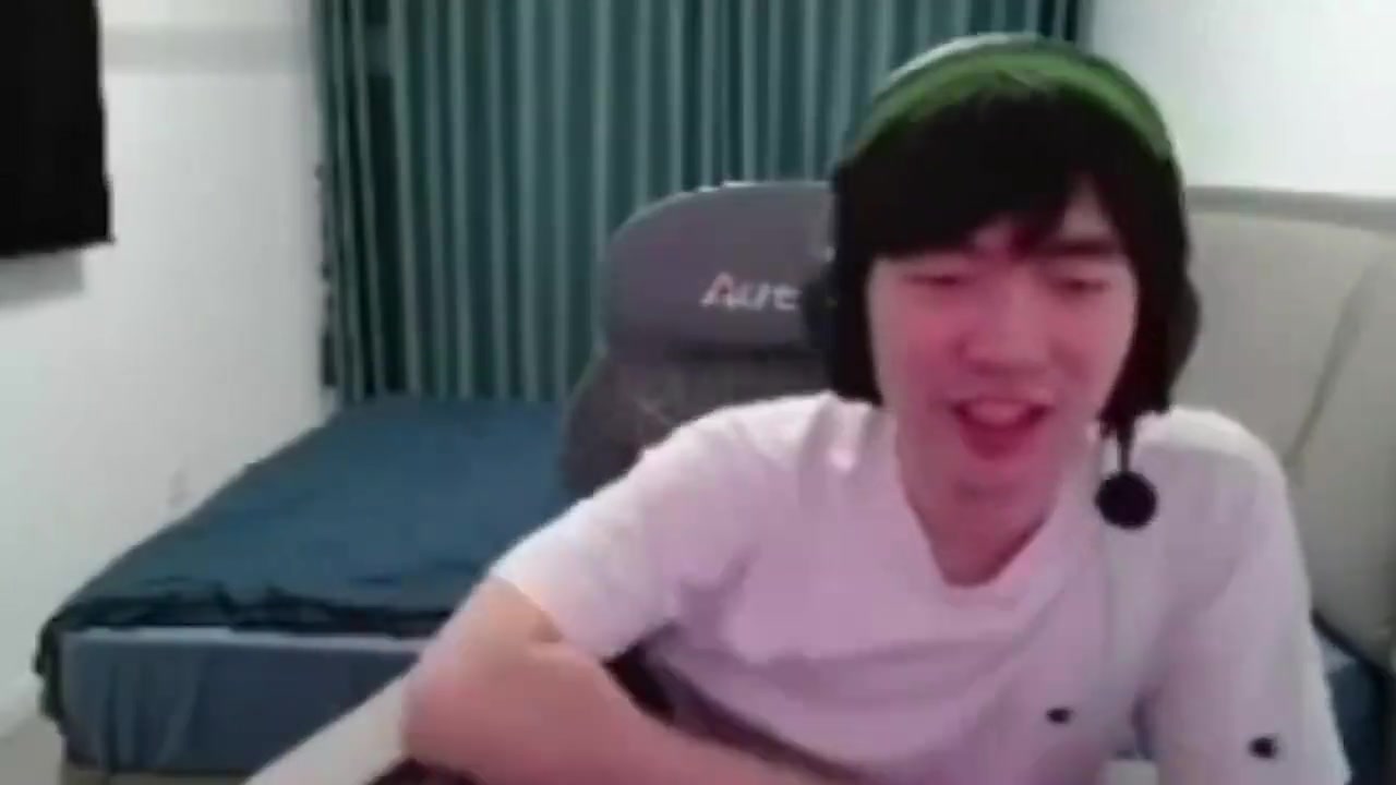 电子png游戏Cryin谈EDG被iG翻盘：我在也会被翻，我就是被翻盘翻走的